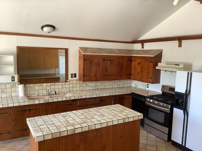 Building Photo - Sebastopol country property