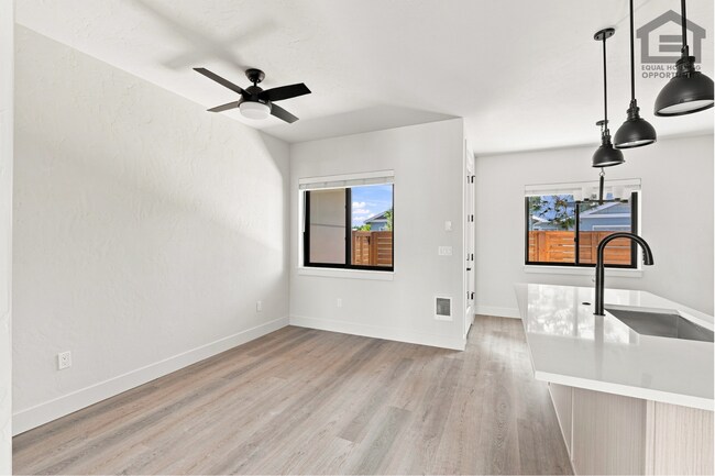 Building Photo - 2548 SW Yew Ave