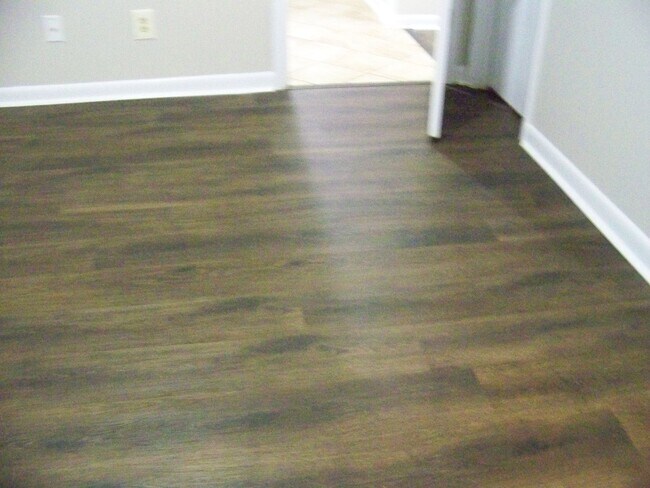 Building Photo - BARTON'S LANDING