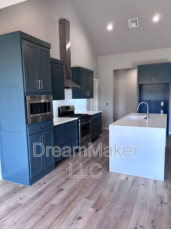 Building Photo - 3102 SE 34th St