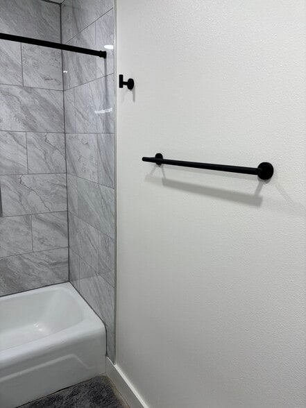 Shared bathroom - 726 Bancroft Way