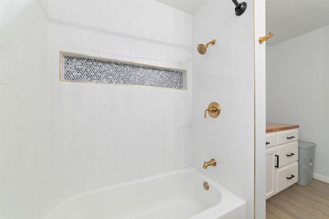 Building Photo - 6435 Woodbrook Ln