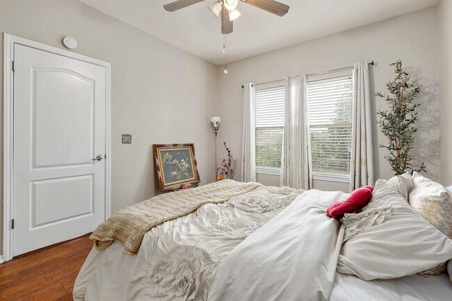 Building Photo - 6000-9 Shepherd Mountain Cove