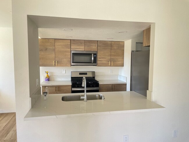 Building Photo - Stylish 3-Bedroom Retreat in the Highly De...