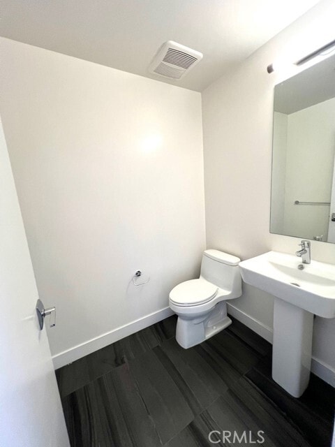 Building Photo - 6016 W Beachwood Ln