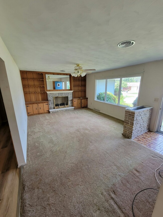 Building Photo - 535 Wagoner Dr