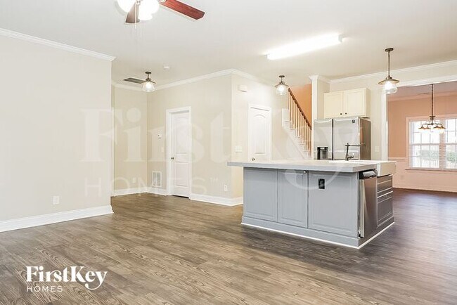 Building Photo - 649 Woodlake Park Dr