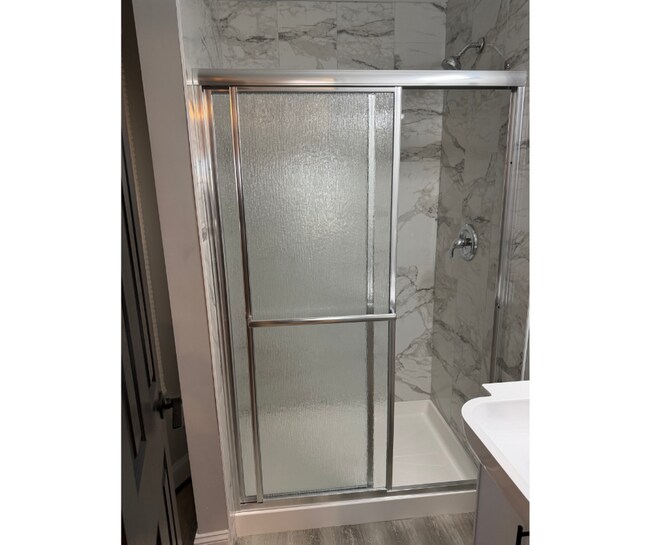 Building Photo - 716 E 23rd St