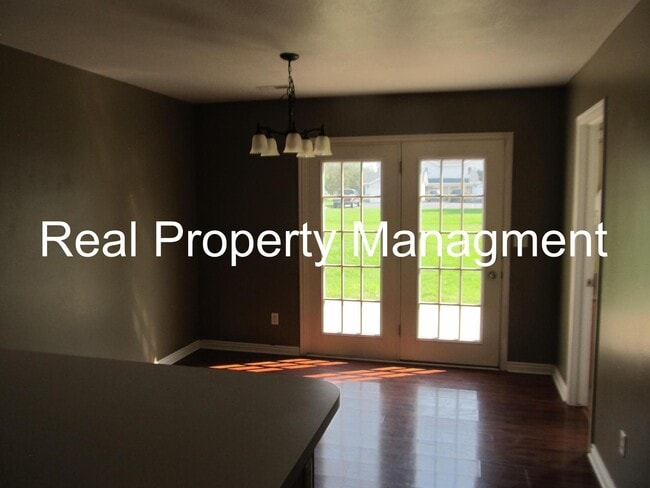 Building Photo - A Great 2 Bed, 1.5 Bath Town Home in Logan...