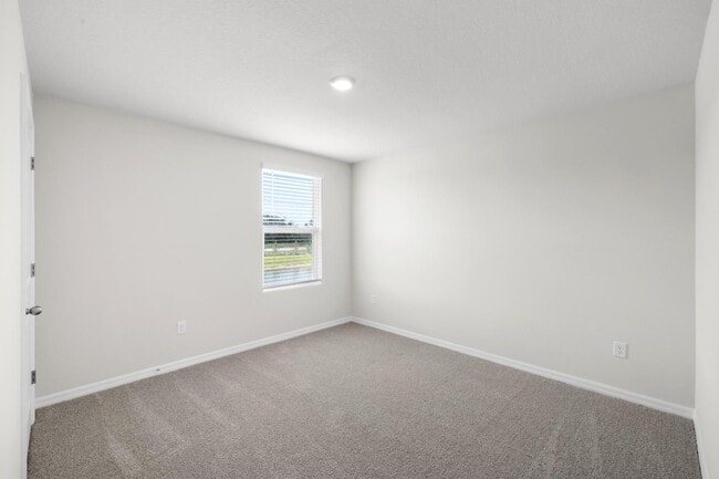 Building Photo - Spacious 5 Bedroom in Parrish!