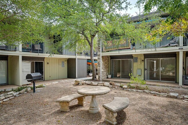 Building Photo - 500 E Riverside Dr