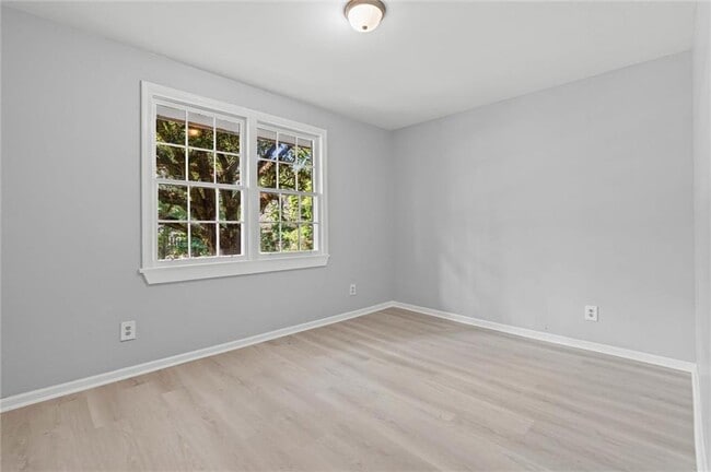 Building Photo - 12925 Bonnievale Dr N