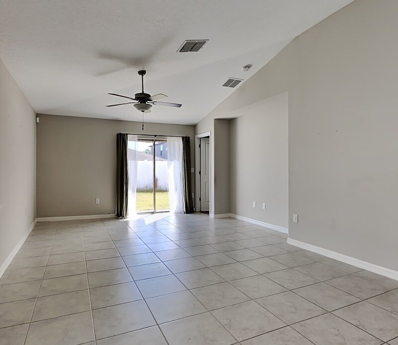 Building Photo - 14620 Dunrobin Dr