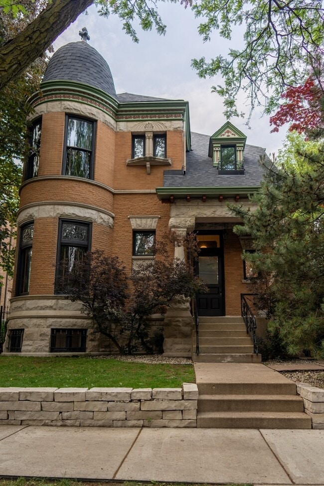 Building Photo - 2138 W Caton St