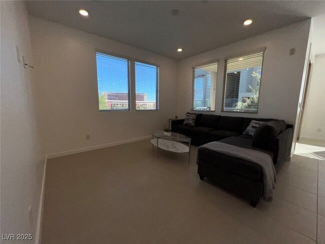 Building Photo - 11237 Rainbow Peak Ave