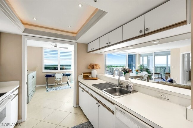 Building Photo - 6361 Pelican Bay Blvd