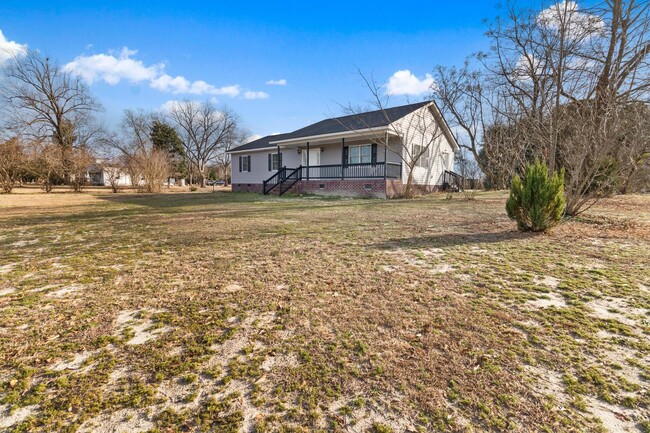 Building Photo - NEWLY RENOVATED 3 BR , 2 BA HOME *SPRING C...