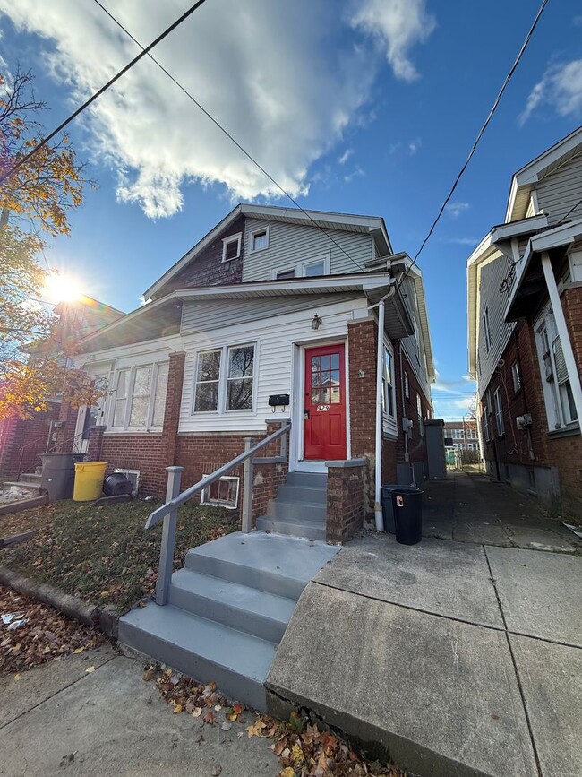 Primary Photo - 929 Adeline St