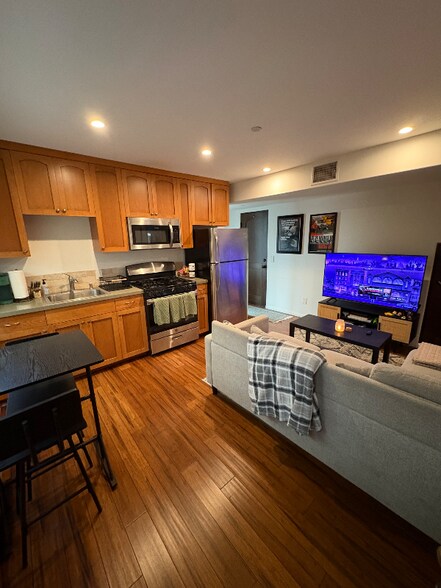 Building Photo - 337 Cahuenga Dr