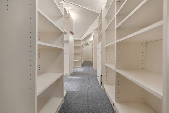 Building Photo - 518 South St