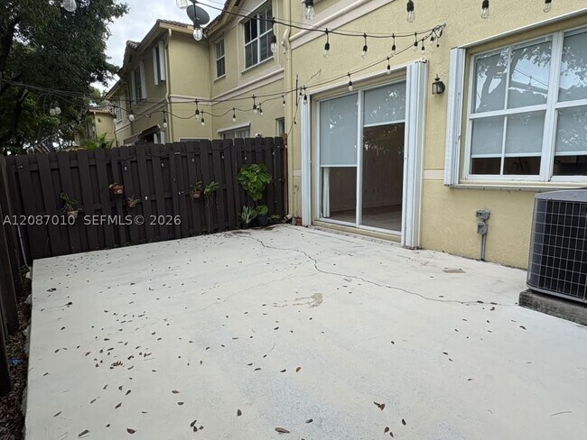 Building Photo - 8671 NW 112th Ct