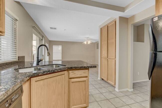 Building Photo - 2 Story 4 bedrooms 2.5 Bathrooms 2 car garage.