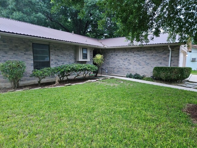 Building Photo - 14214 Mesquite Smoke St