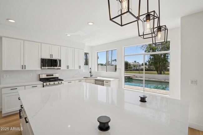 Building Photo - 5953 W Aurora Dr