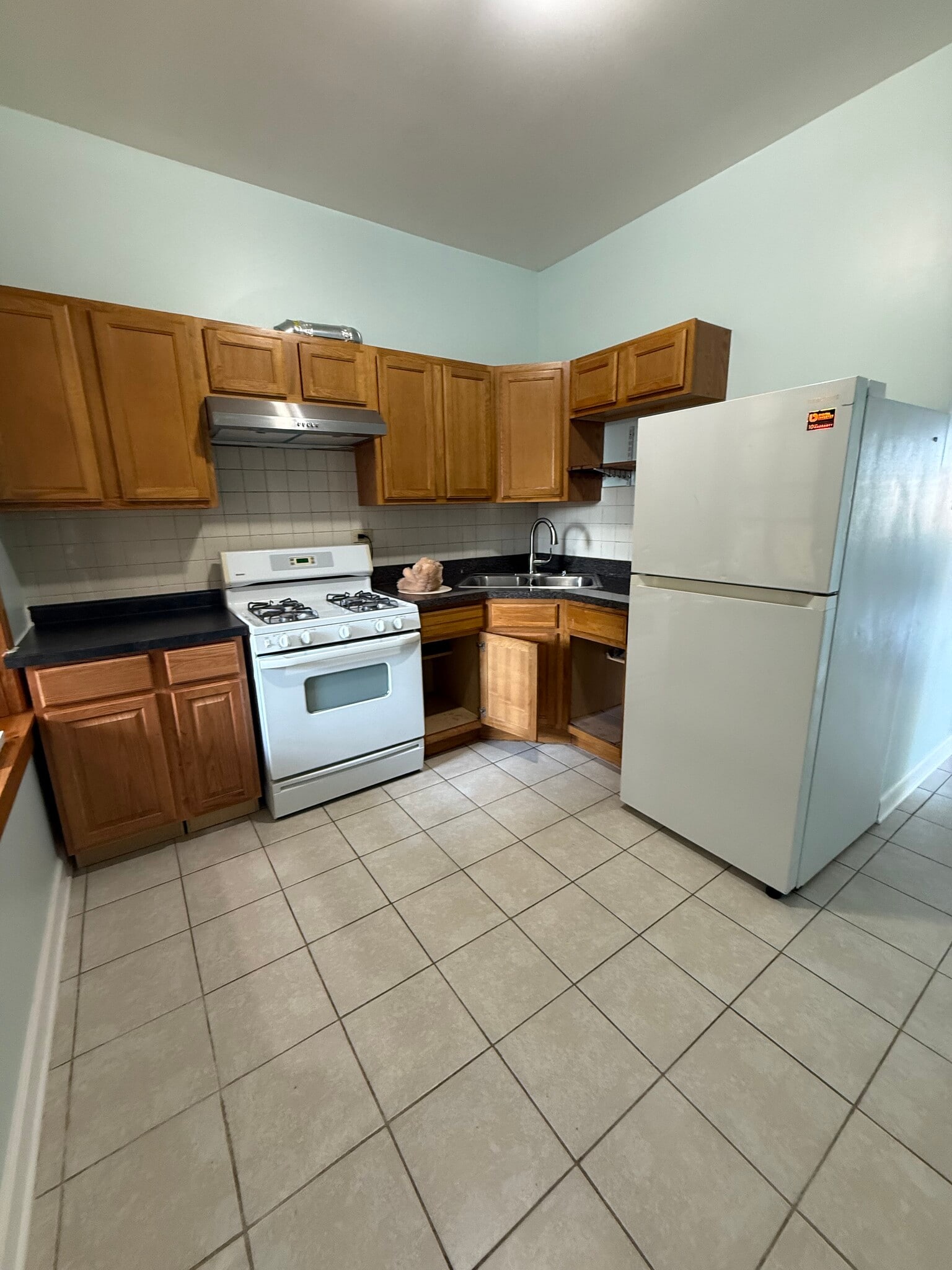 Building Photo - 546 N Saint Louis Ave