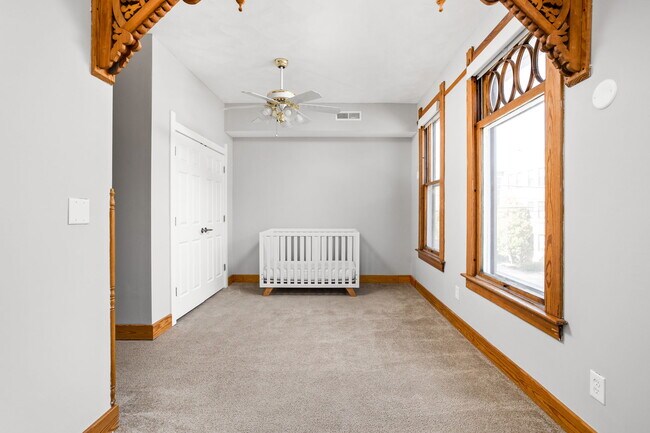 Building Photo - 319 E 13th St