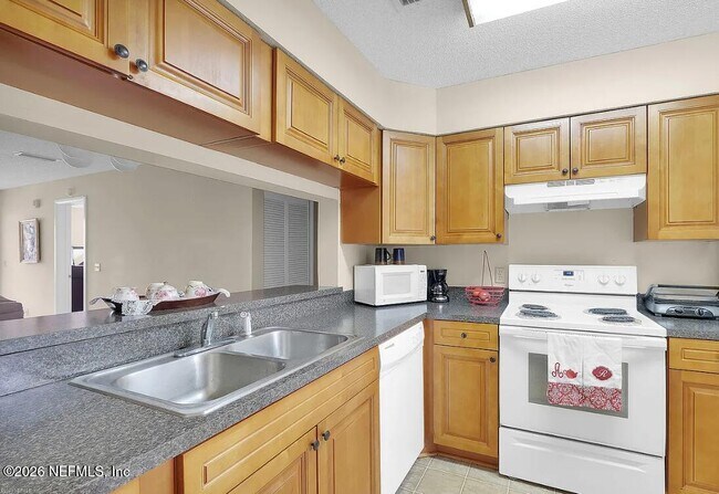 Building Photo - 5615 San Juan Ave