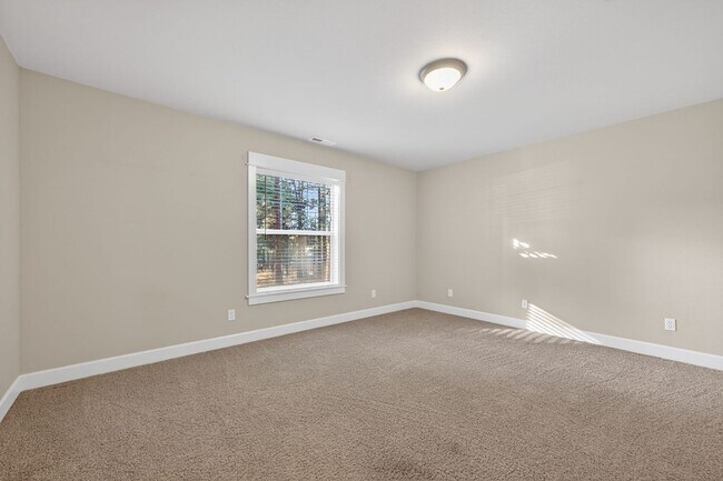 Building Photo - Luxury Living in Awbrey?Court: Your 4 Bed Dream Home Awaits