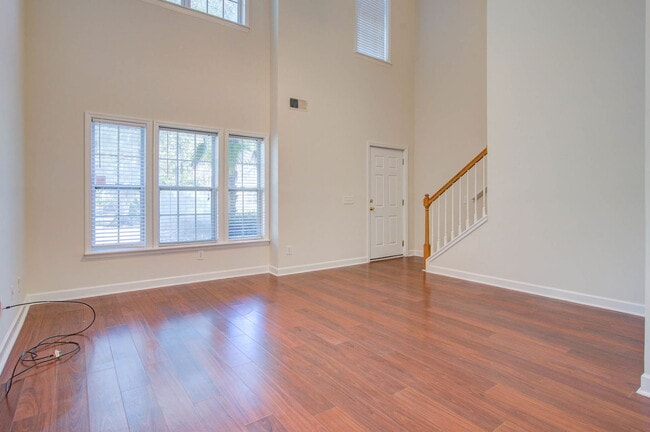 Building Photo - 100 Chinquapin Dr