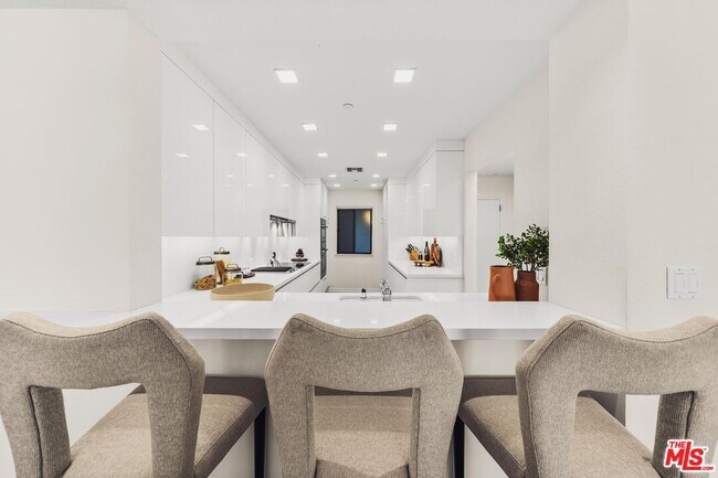 Building Photo - 110 Ocean Park Blvd