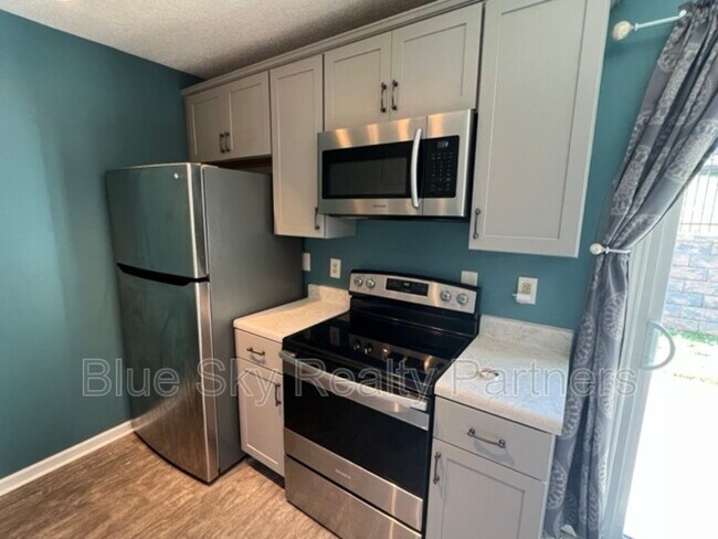 Building Photo - 2119 Silverbrook Dr