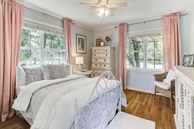 Building Photo - 751 W 43rd St