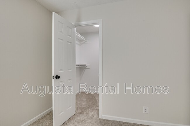 Building Photo - 34 Conifer Ct