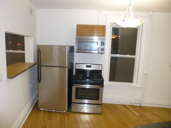 Kitchen Appliances - 102 7th St