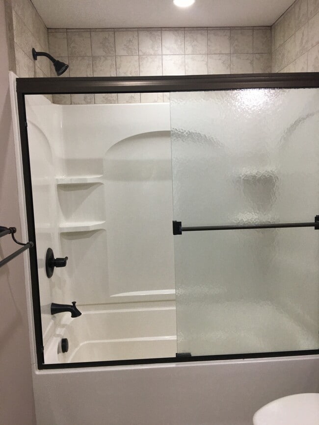 Building Photo - 1009 E High St