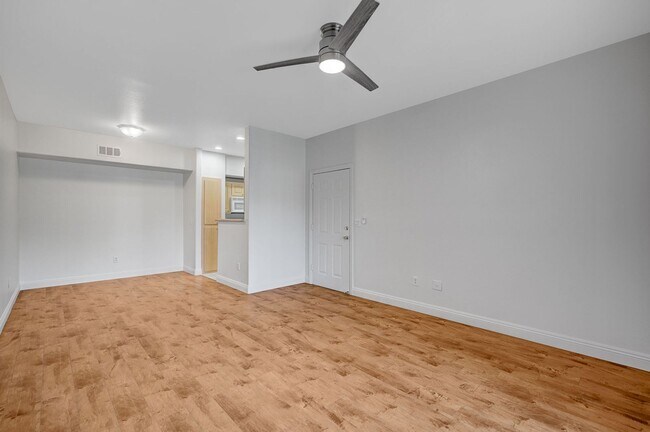 Building Photo - Stunning first floor condo with new wood floor!