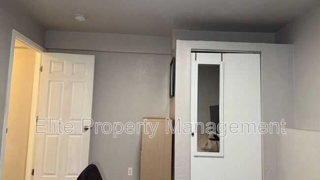 Building Photo - 1150 S Los Charros Dr
