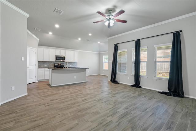 Building Photo - 4080 Serene Dr