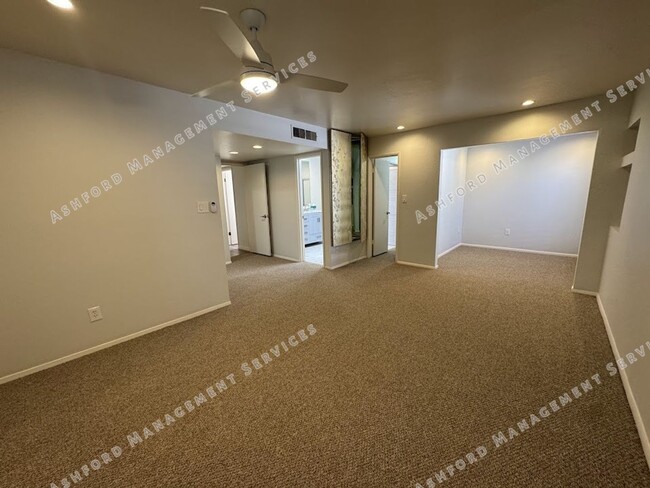 Building Photo - BEAUTIFUL 3 BEDROOM 2.5 BATHROOM HOME IN S...