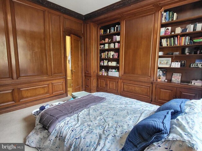 Building Photo - 2031 Locust St