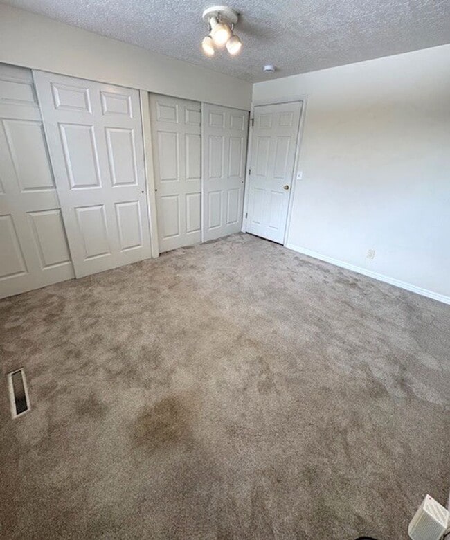 Building Photo - 2 Bedroom Condo in Millcreek!
