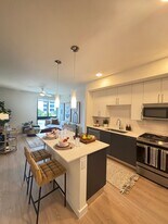 Building Photo - 2385 NE 194th St