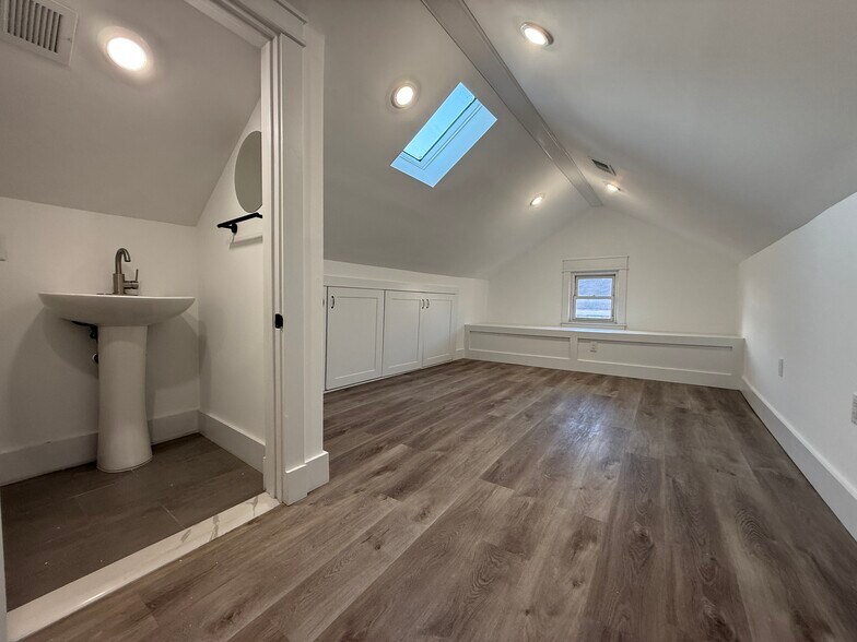 Building Photo - 517 Lincoln St