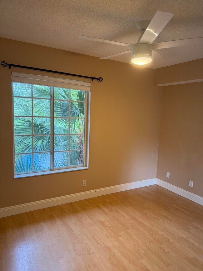 Building Photo - 13811 Oneida Dr