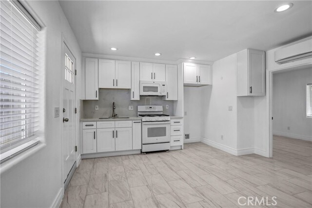 Building Photo - 857 S Idyllwild Ave