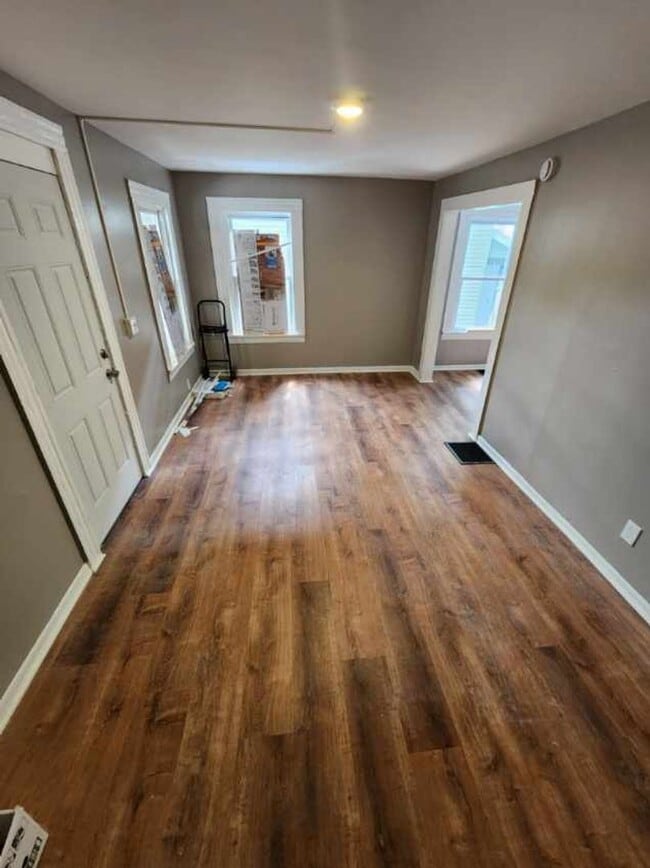 Building Photo - Three Bedroom Single Family Home!